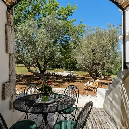 Chalé Trullo Antico In Valle D'itria *